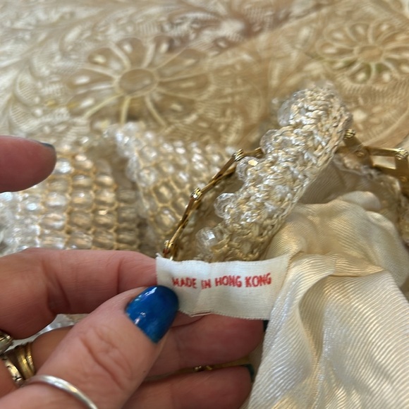 VINTAGE HANDMADE IN HONG KONG BEADED KNITED EXPANDABLE HANDBAG - Picture 4 of 12